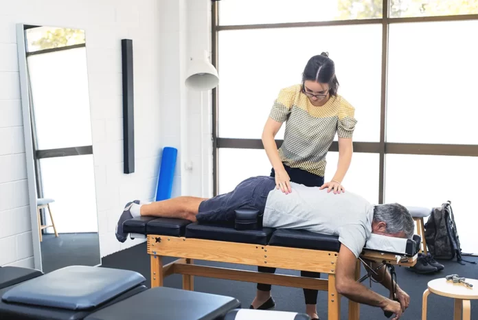 O que é a quiropraxia e como ela se tornou uma especialidade na fisioterapia - Como ela pode auxiliar na equipe desportiva - Glauber Heinz - Alexandre Ubilla